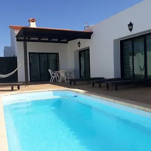 chalet-con-piscina-de-3-dormitorios.in-canary-islands.com/